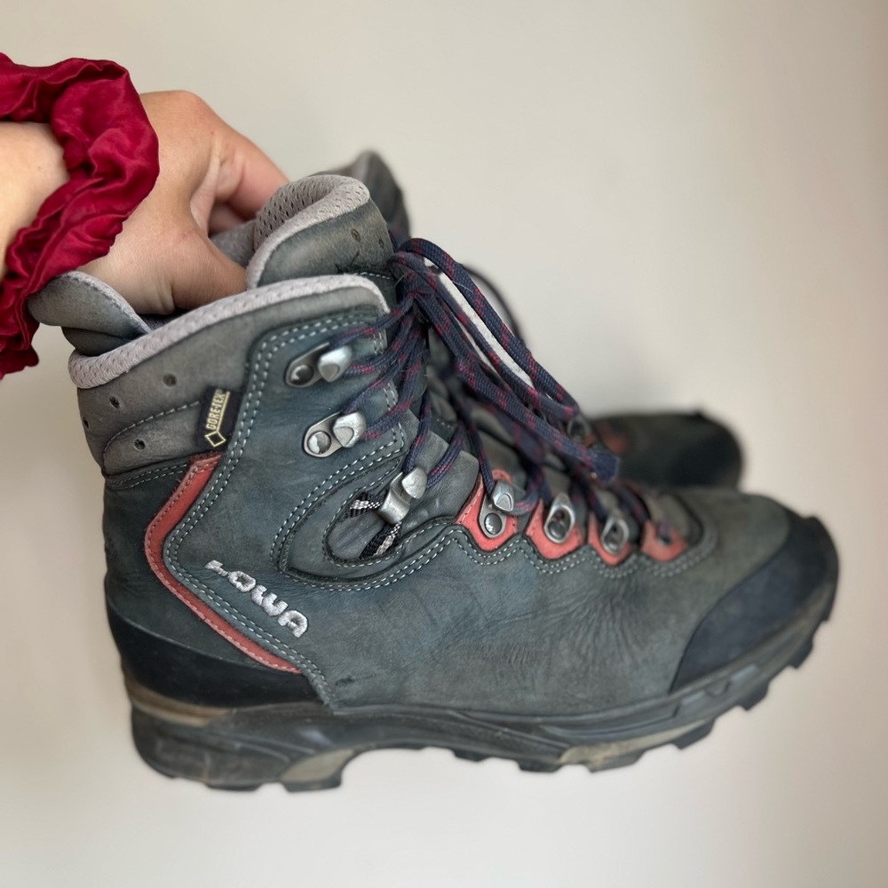 Lowa Hiking Boots Gortex Waterproof Rated for Minis 15 degree